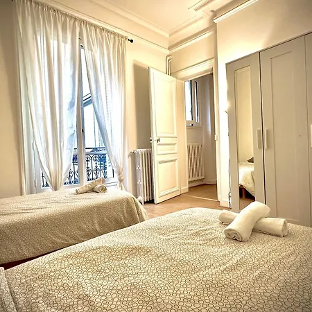 Champs Elysees 5 Apartment *