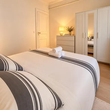 Champs Elysees 5 Apartment