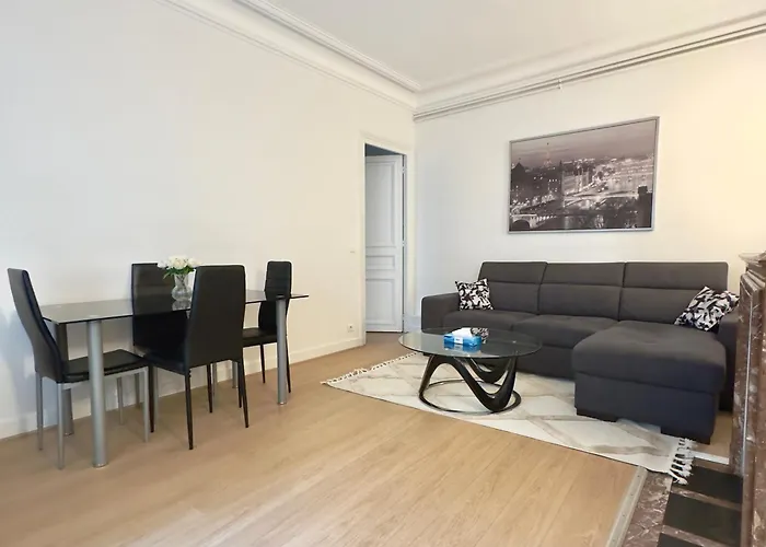 Champs Elysees 5 * パリ